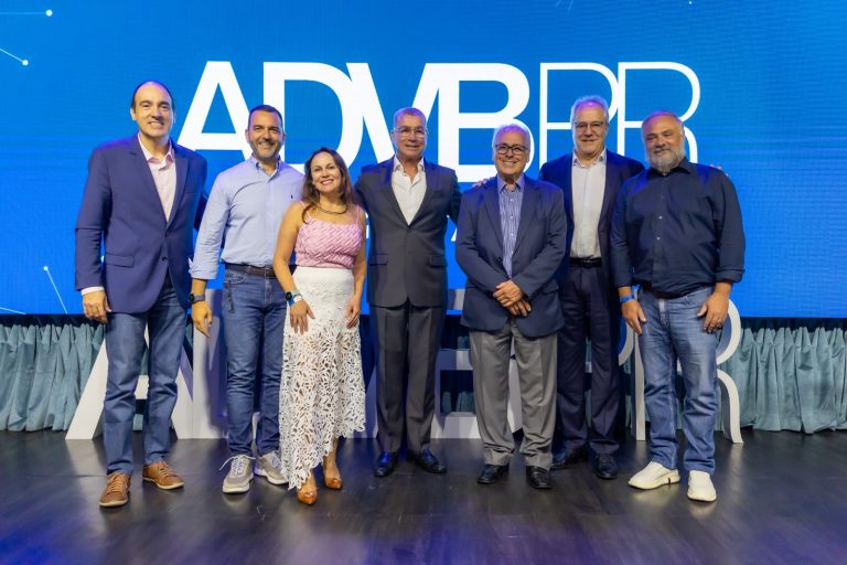 Roberto Herrera assume a presidência da ADVB/PR para o biênio 2026-2027