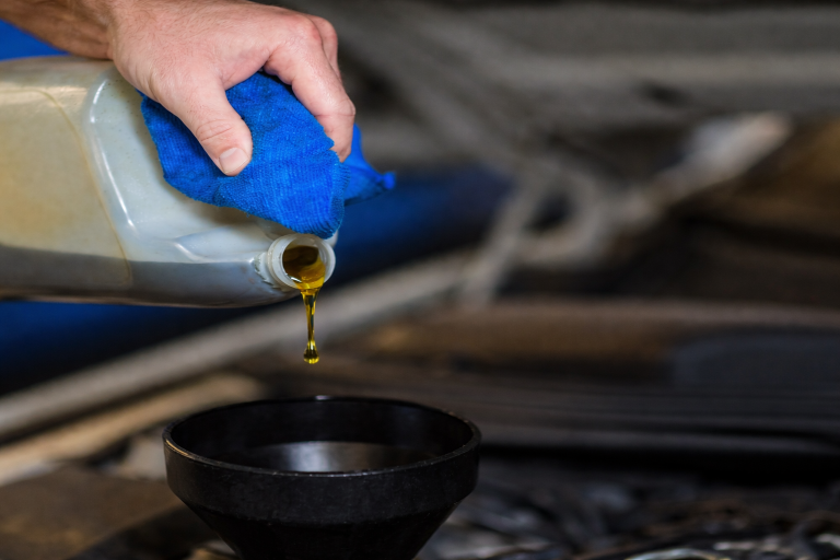 Tensão entre EUA e Irã pressiona petróleo e eleva custos globais