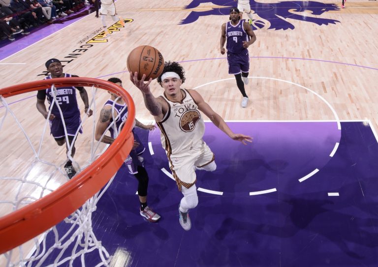 Único brasileiro na NBA, Gui Santos participa de sessão de autógrafos no Jockey Plaza Shopping
