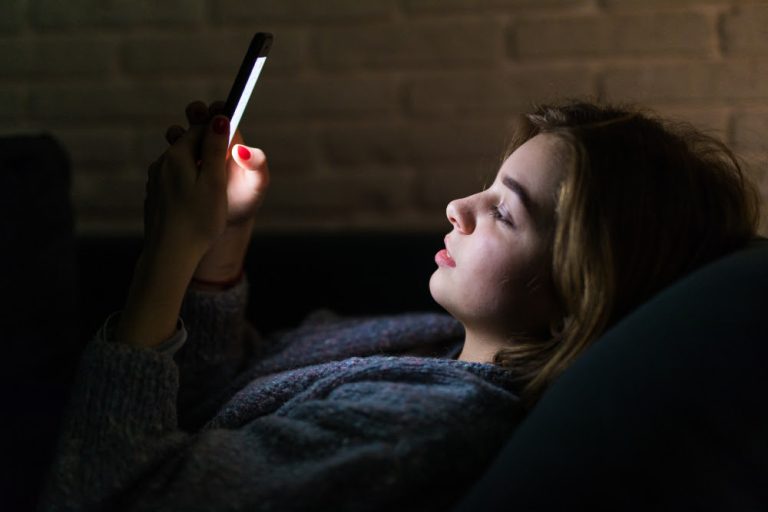 Estudo mostra que adolescentes dormem menos do que o necessário