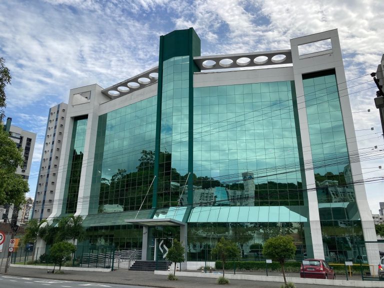 Senior Sistemas supera R$ 100 milhões em EBITDA pela primeira vez e cresce 24,8% em receita líquida no 1T26