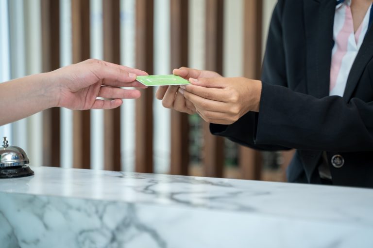 Mercado de apartamentos com serviços deve triplicar até 2035 e impulsiona nova geração de residenciais com hotelaria integrada