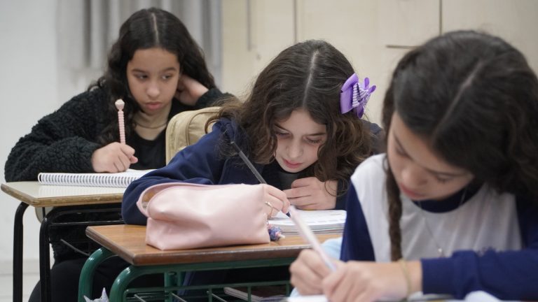 Com a chegada do frio, escolas de Curitiba intensificam ações contra a gripe