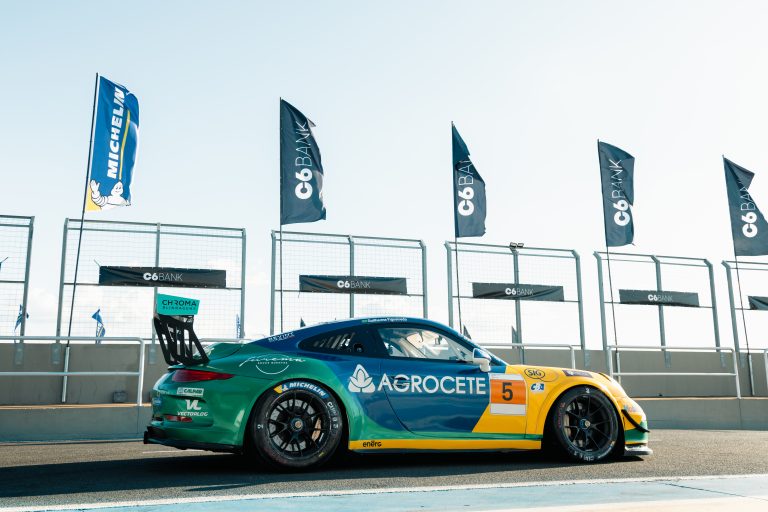 Plaza Campos Gerais recebe exposição inédita da Porsche Cup Brasil neste fim de semana