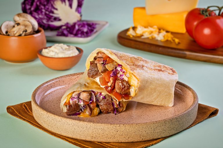 Aussie Chicken & More estreia na categoria de wraps e leva seu DNA Sweet & Spicy para um novo formato