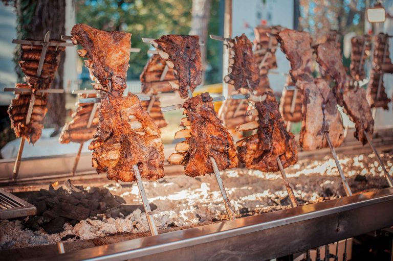 Com 26 toneladas de carne, 45 mil pessoas e tentativa de recorde mundial, ASSAFEST busca projetar Paraná no cenário dos festivais gastronômicos