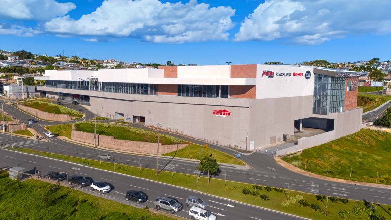 Plaza Campos Gerais promove ação para o Dia do Cliente com roleta de brindes