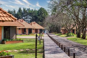 Hotel-fazenda no Paraná resgata brincadeiras de outras gerações no Dia das Crianças